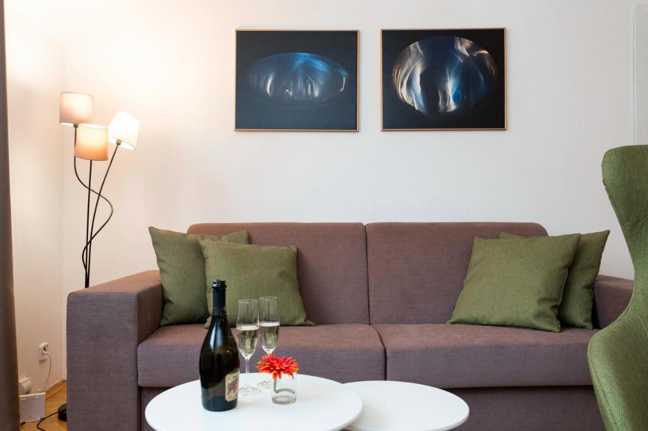 Days - Modern - New Town Apartamento
