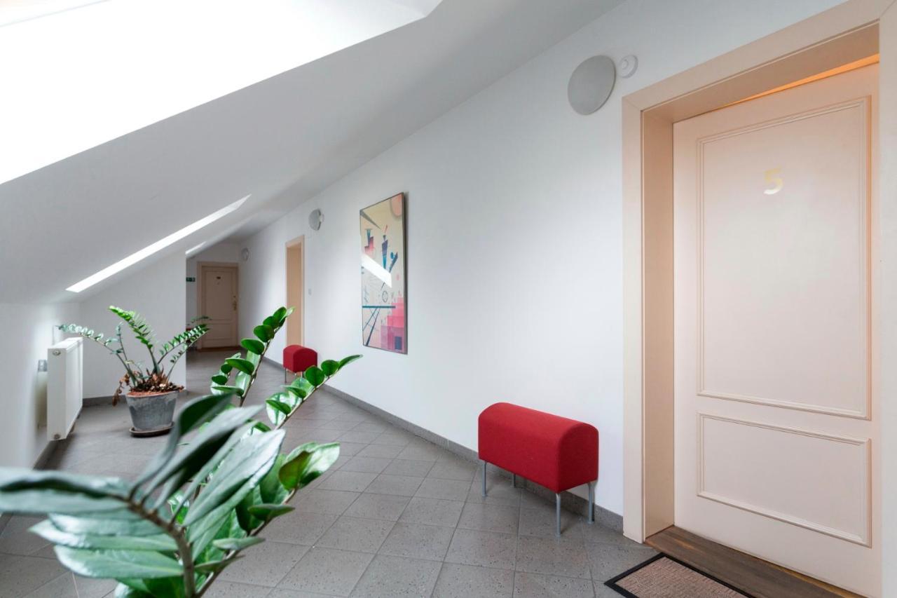 Days - Modern - New Town Apartamento